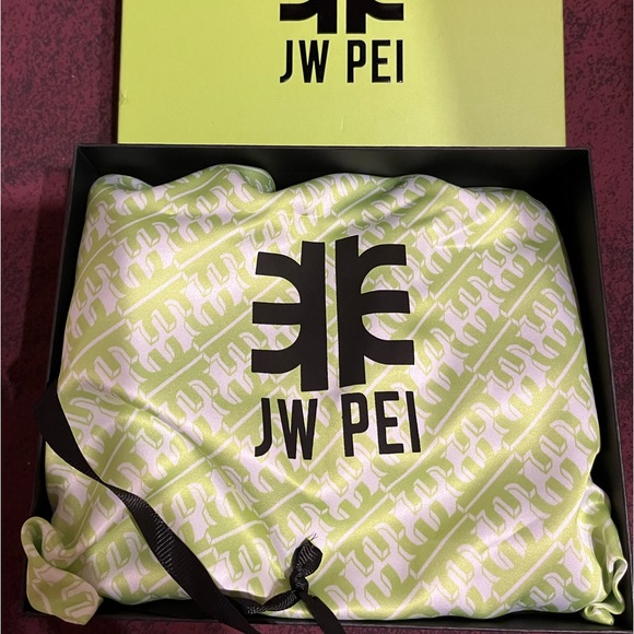 JW PEI Mini flap crossbody croc - 🖤 Black - Picture 4 of 5